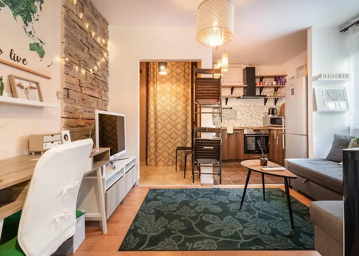 Green Lush Apartment